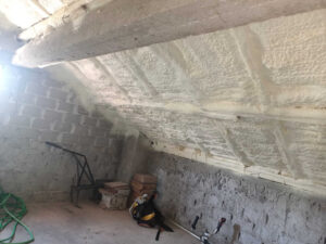 Izolare acoperiș înclinat cu spumă poliuretanică într-un proiect rezidențial