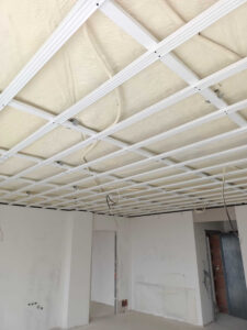 Izolare tavan interior cu spumă poliuretanică